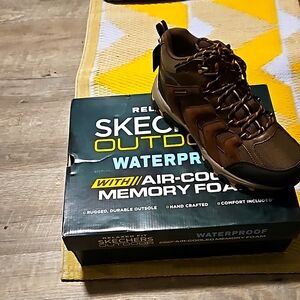 Skechers outdoor waterproof  air cooled M.Foam boots sze 10
